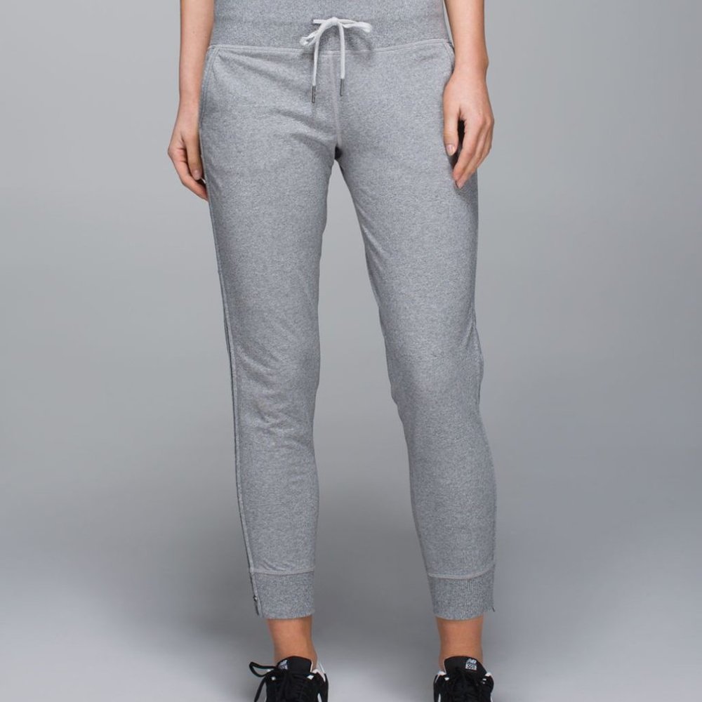 EUC Lululemon no sweat sweats 4